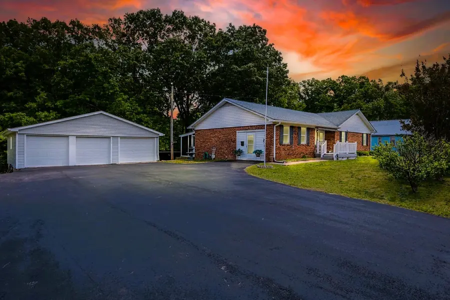 190 Post Oak Ave, Camden, TN 38320