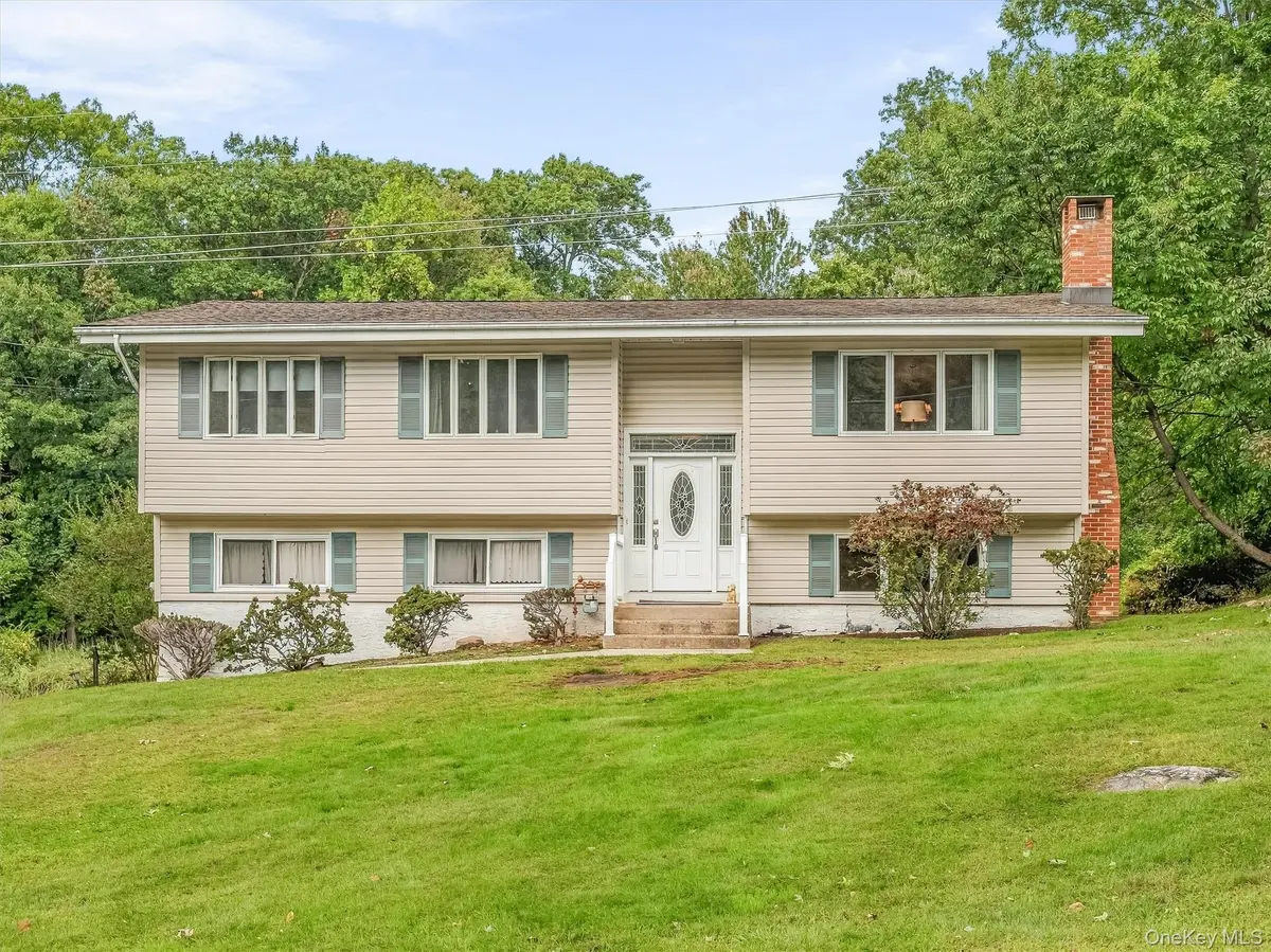 24 Dorchester DR, Airmont, NY 10952
