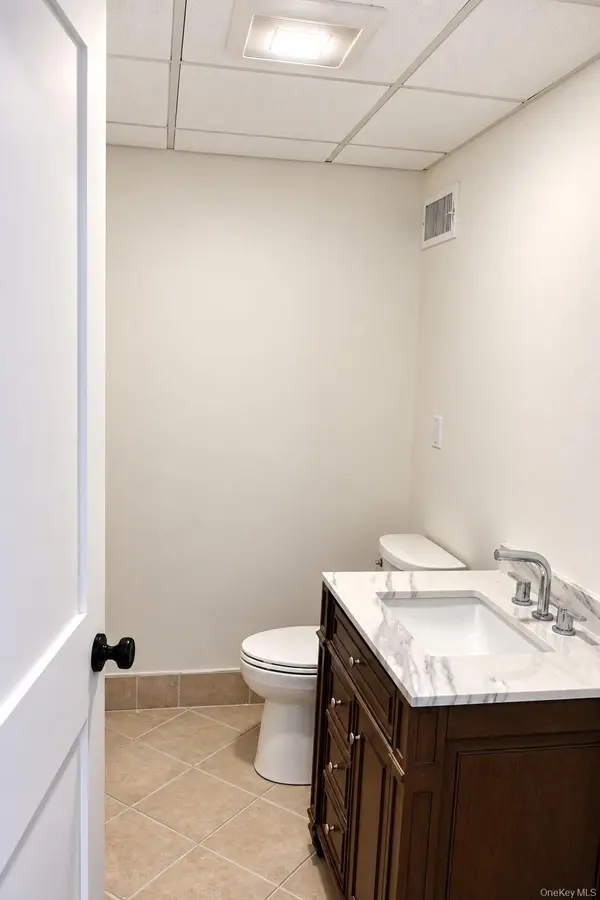 32 Office Space Chichester AVE, Center Moriches, NY 11934