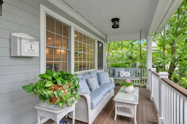 4 Sunset LN, Port Washington, NY 11050