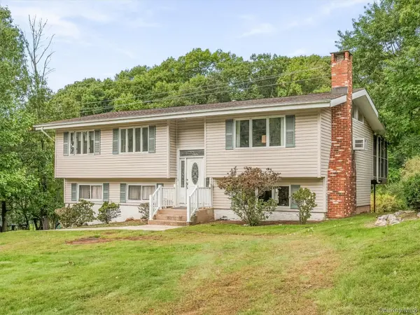 24 Dorchester DR, Airmont, NY 10952