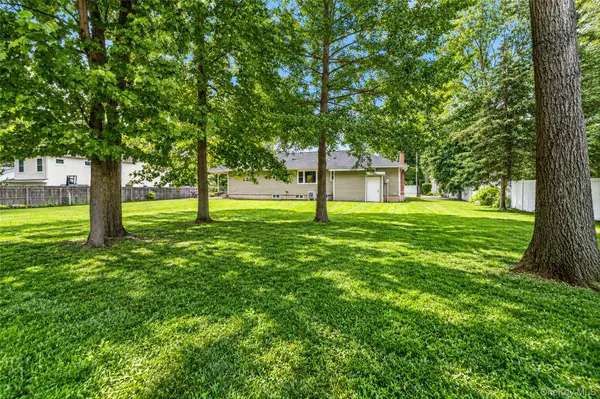 132 Smith AVE, Holbrook, NY 11741