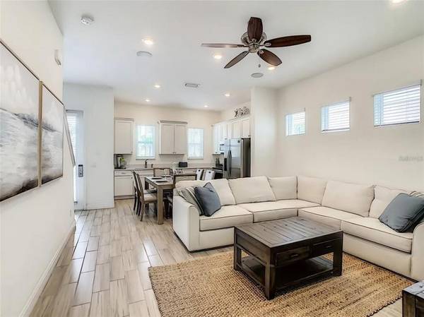 8037 LOST SHAKER LN, Kissimmee, FL 34747