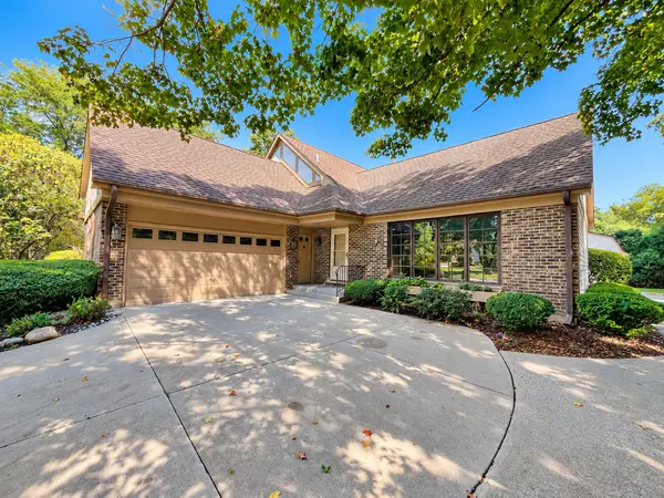 3 Alexandria DR, Vernon Hills, IL 60061