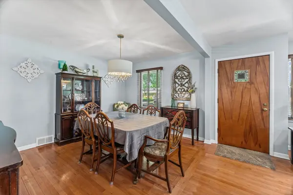 931 N Fernandez AVE, Arlington Heights, IL 60004