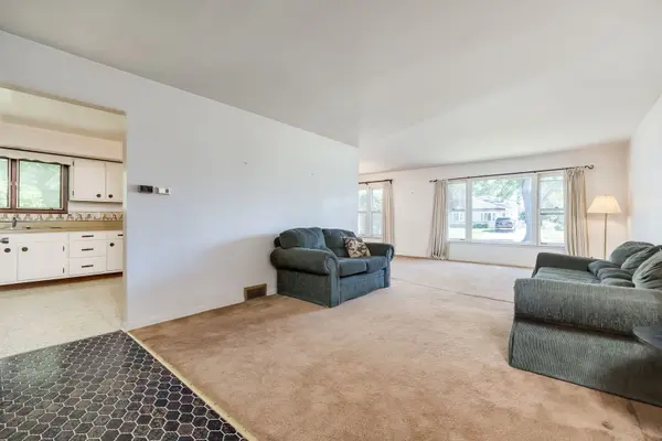 1038 S Sunset AVE, Elmhurst, IL 60126