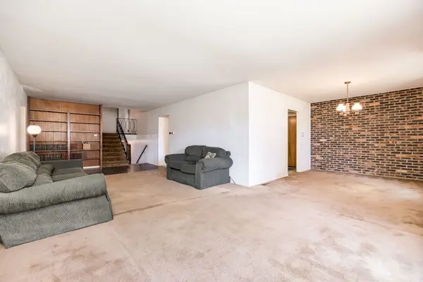 1038 S Sunset AVE, Elmhurst, IL 60126