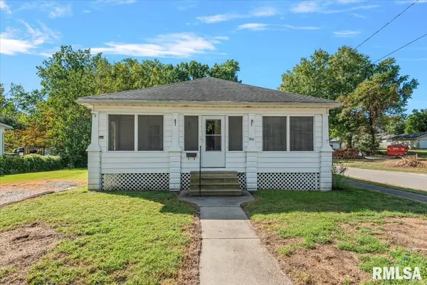 800 E ADAMS ST, Taylorville, IL 62568