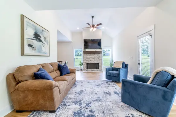2094 Beverly Ct, Springfield, TN 37172