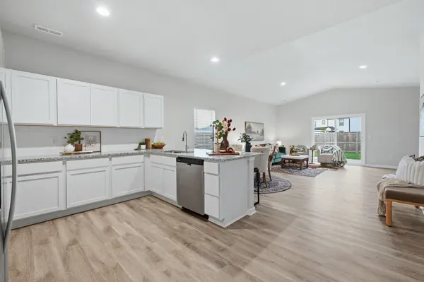 2717 S Cypress St, Wichita, KS 67210-2475