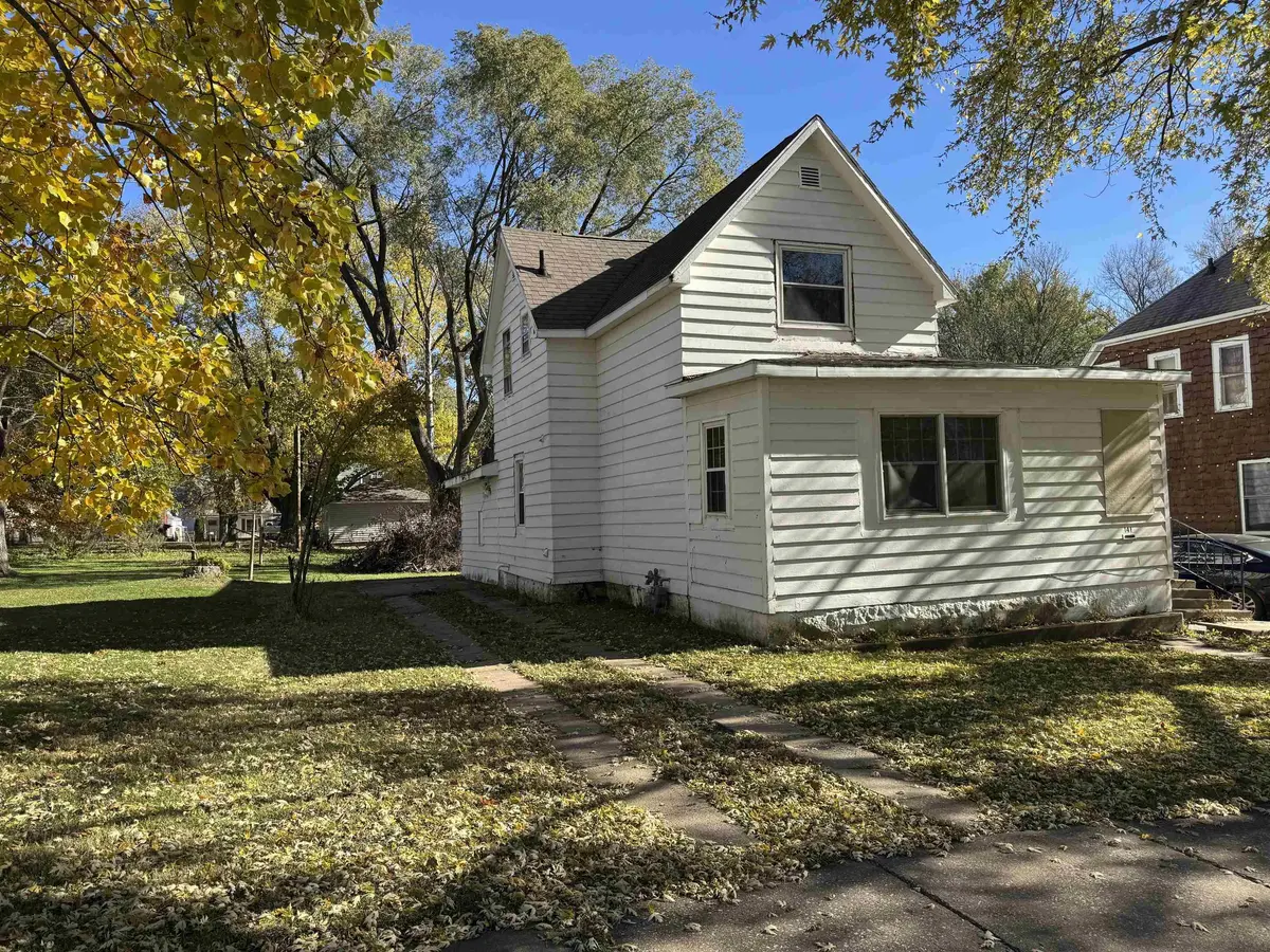 141 NW 2nd AVE, Oelwein, IA 50662