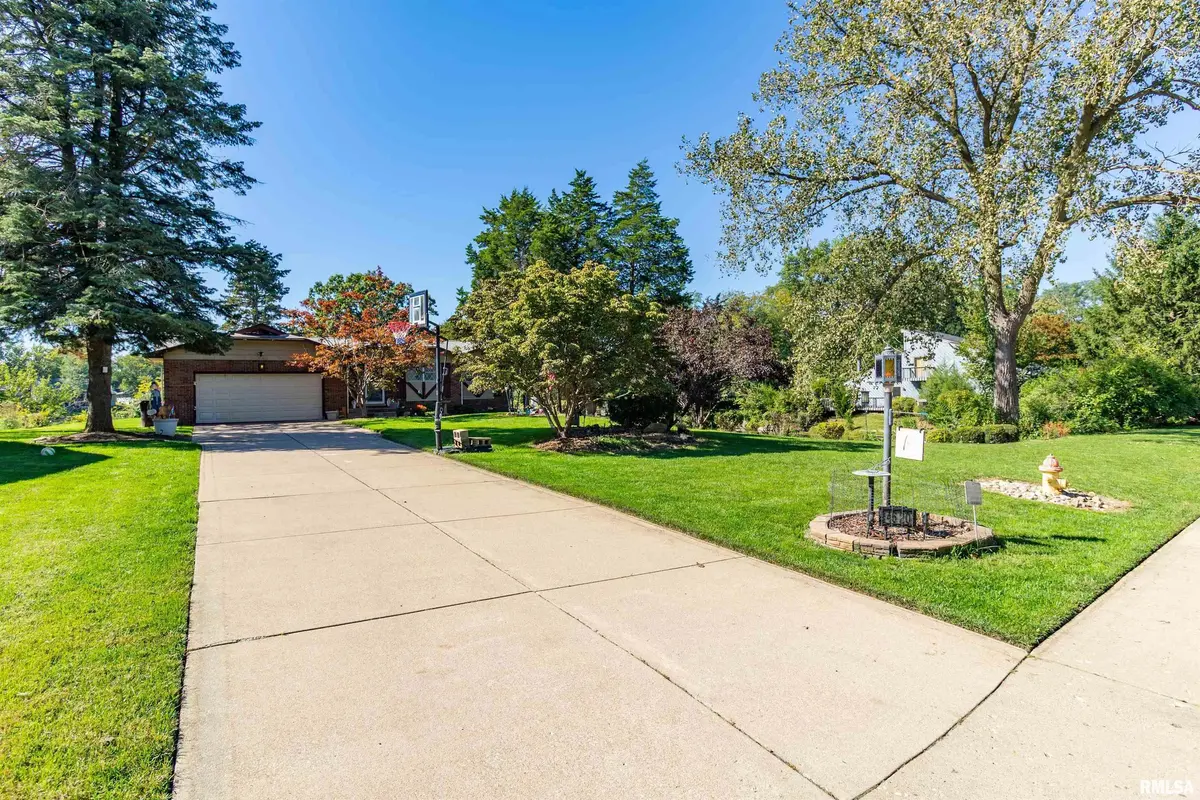 4620 W HETHERWOOD DR, Peoria, IL 61615-1925
