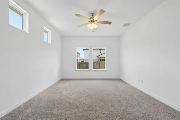 205 Red Wolf DR, Jarrell, TX 76537