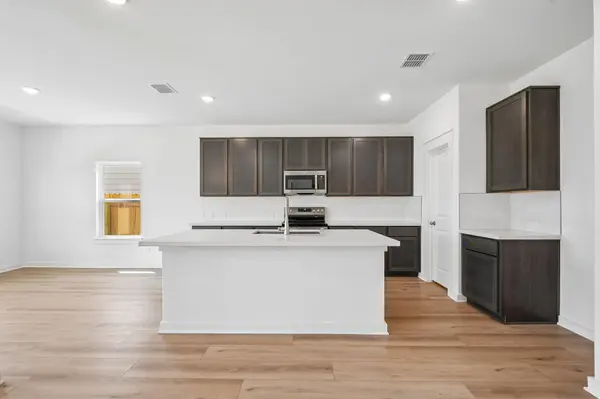205 Red Wolf DR, Jarrell, TX 76537