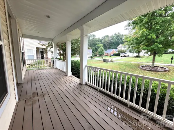 5618 Branthurst DR, Charlotte, NC 28269
