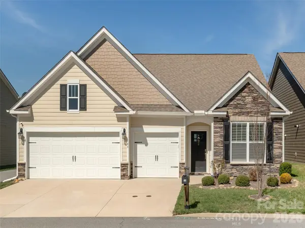 748 Summerfield PL, Flat Rock, NC 28731
