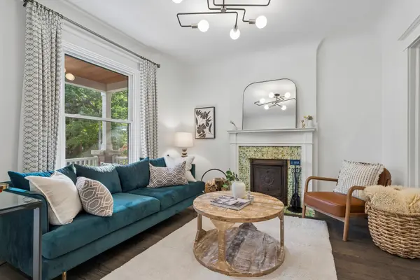 84 Kingsmount Park RD, Toronto E02, ON M4L 3L4