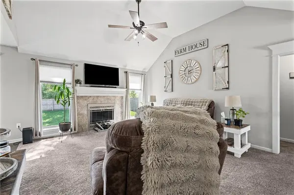 1501 NE 196th ST, Smithville, MO 64089