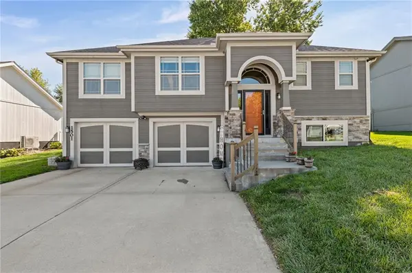 1501 NE 196th ST, Smithville, MO 64089