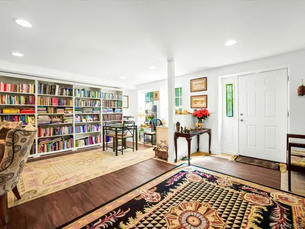 208 Hendrick AVE, Glen Cove, NY 11542