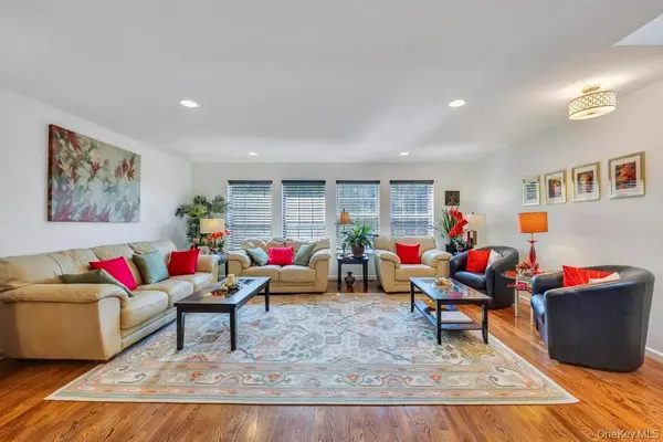 208 Hendrick AVE, Glen Cove, NY 11542