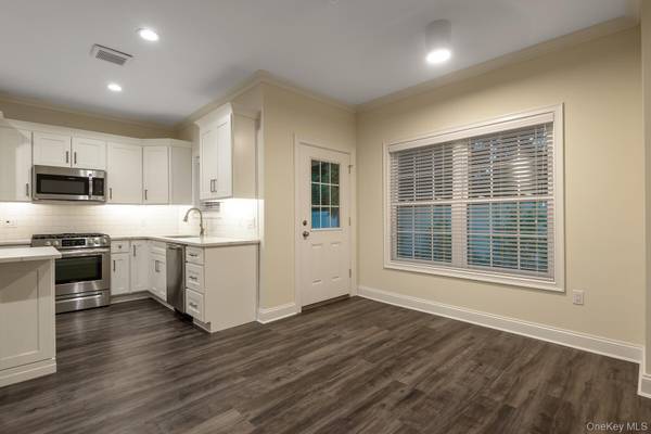 18 Creek RD #604, Huntington, NY 11743