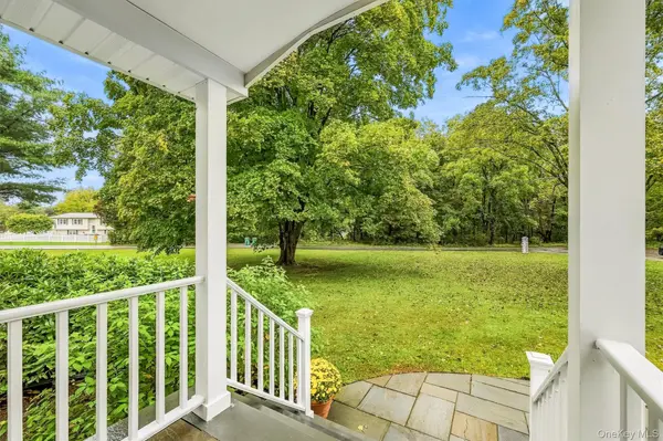 10 Barrett DR, Hopewell Junction, NY 12533