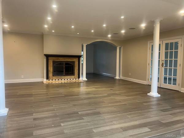12 The Intervale, Roslyn, NY 11576