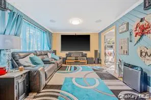 32 Pine Tree DR, Shirley, NY 11967