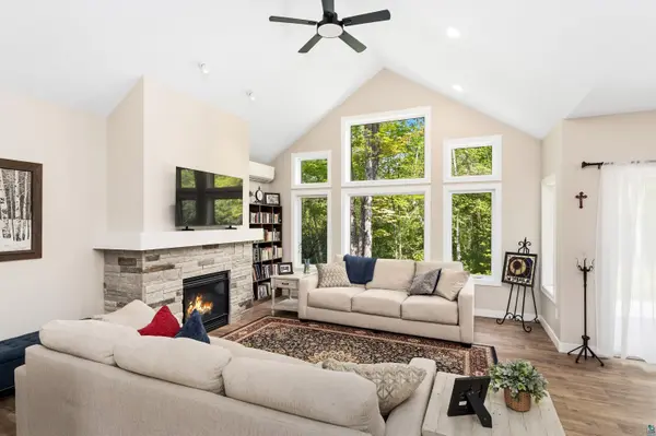 4889 Peyton Dr, Hermantown, MN 55811