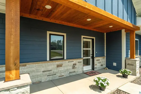 4889 Peyton Dr, Hermantown, MN 55811