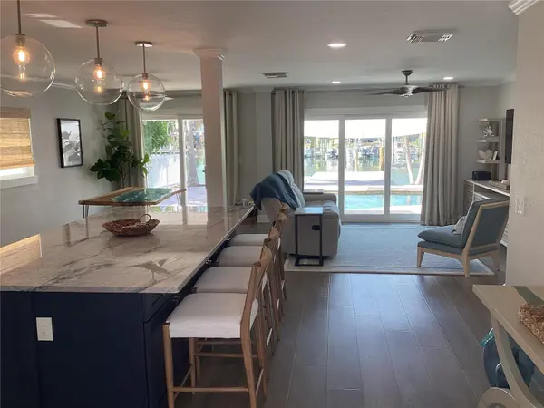 11110 1ST ST E, Treasure Island, FL 33706