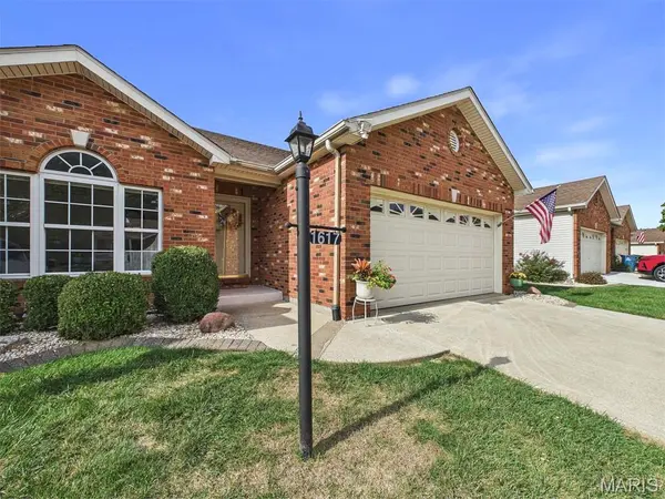 1617 Mont Vista AVE, Godfrey, IL 62035