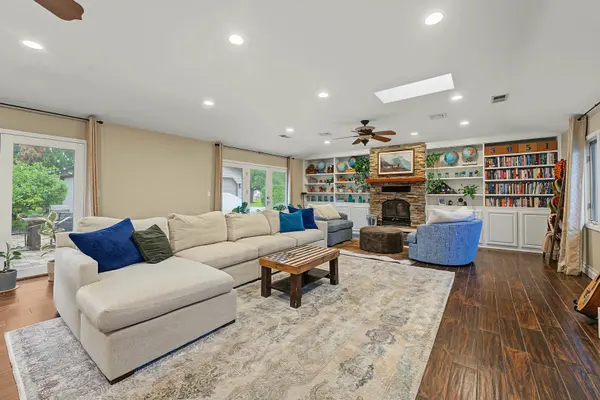 19W076 18th PL, Lombard, IL 60148
