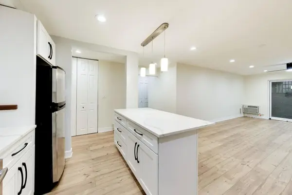 4334 N CLARENDON AVE #102, Chicago, IL 60613