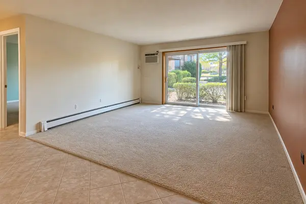 8970 N Parkside AVE #113, Des Plaines, IL 60016