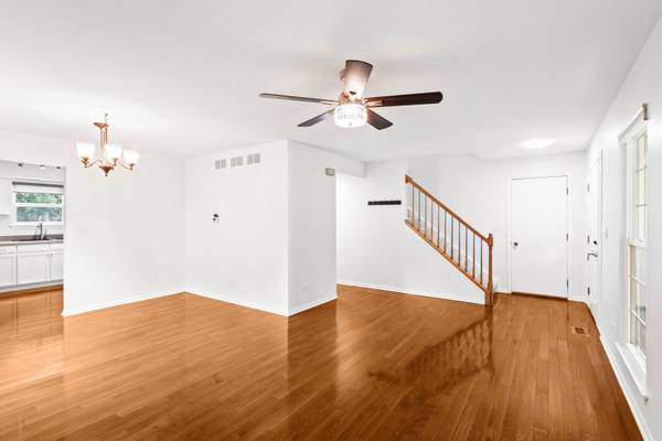 912 Matthew CT, Naperville, IL 60540