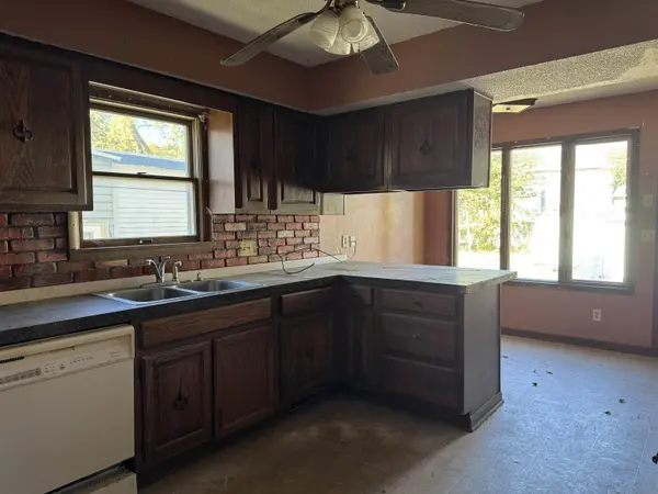 11 NW 2nd ST, Oelwein, IA 50662