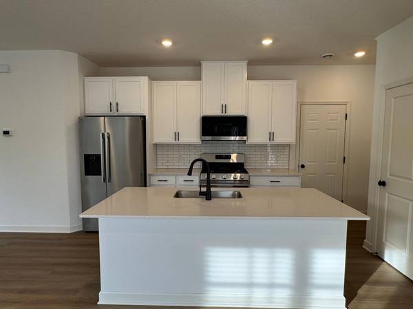 11160 203rd ST W, Lakeville, MN 55044