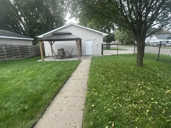 911 3rd AVE NW, Austin, MN 55912