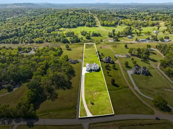 2180 Philadelphia Rd, Lebanon, TN 37087