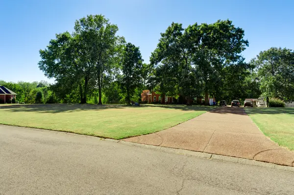 1024 Cherry Springs Dr, Cottontown, TN 37048