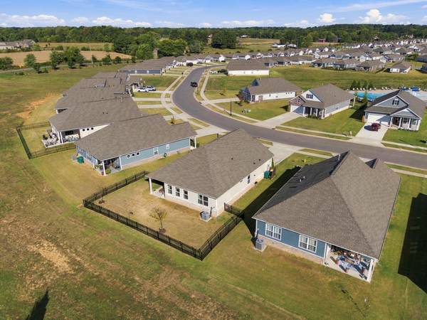 2240 Quinn Dr, White House, TN 37188