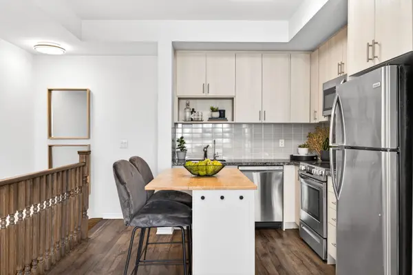 1120 Briar Hill AVE #308, Toronto W04, ON M6B 0A9