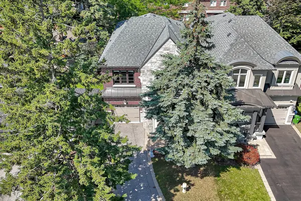 24 Brussels ST, Toronto W07, ON M8Y 1H3