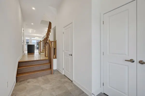 1024 Montelena RD, Kanata, ON K2S 2R8