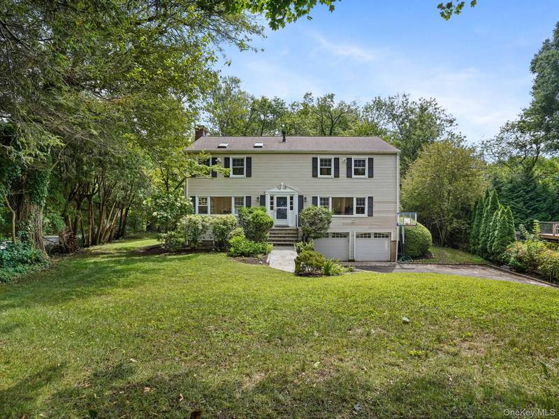 65 Lockwood LN, Greenwich, CT 06878