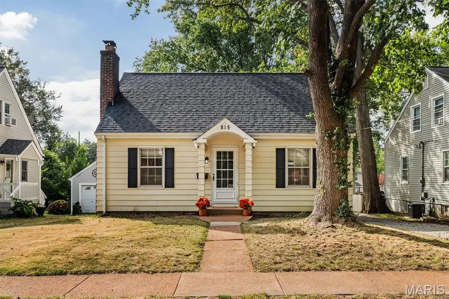 815 Simmons AVE, St Louis, MO 63122