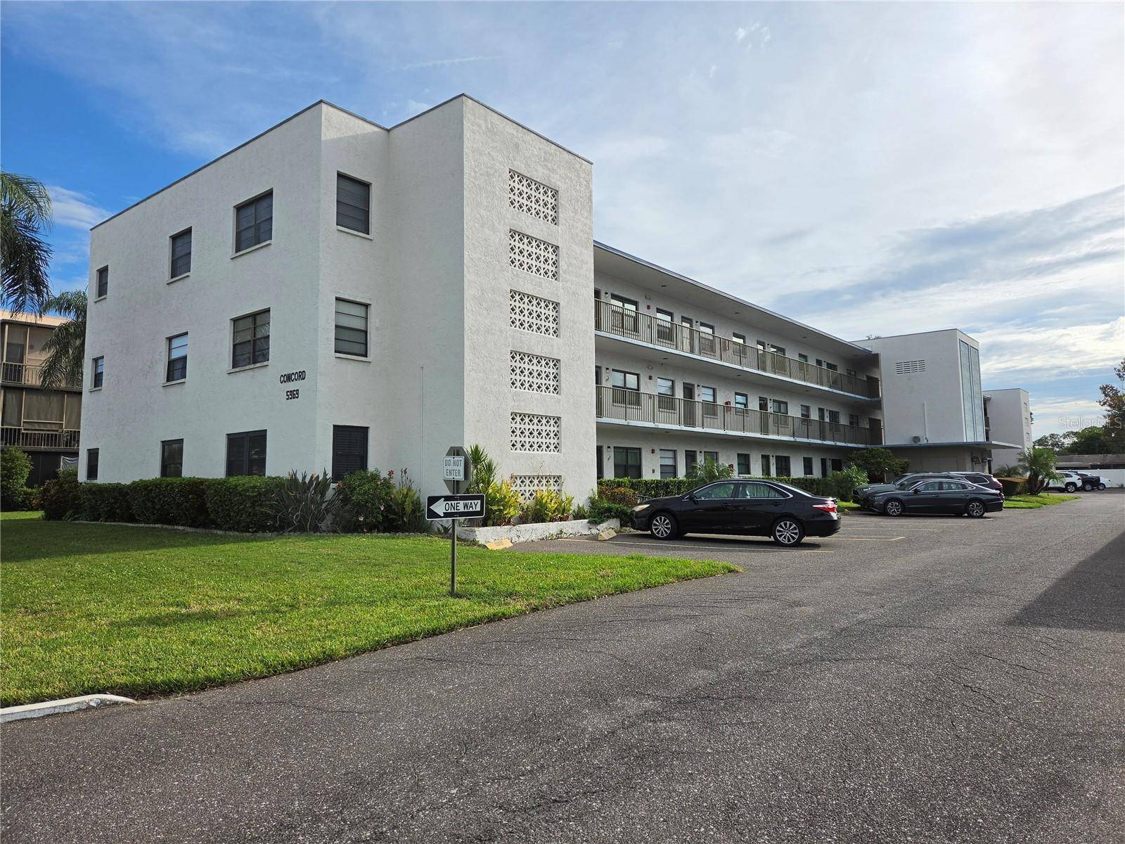 5969 TERRACE PARK DR N #305, St Petersburg, FL 33709