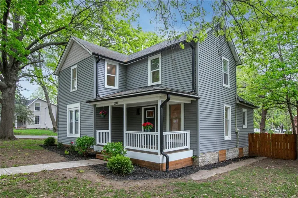 300 SE 1st ST, Lee's Summit, MO 64063